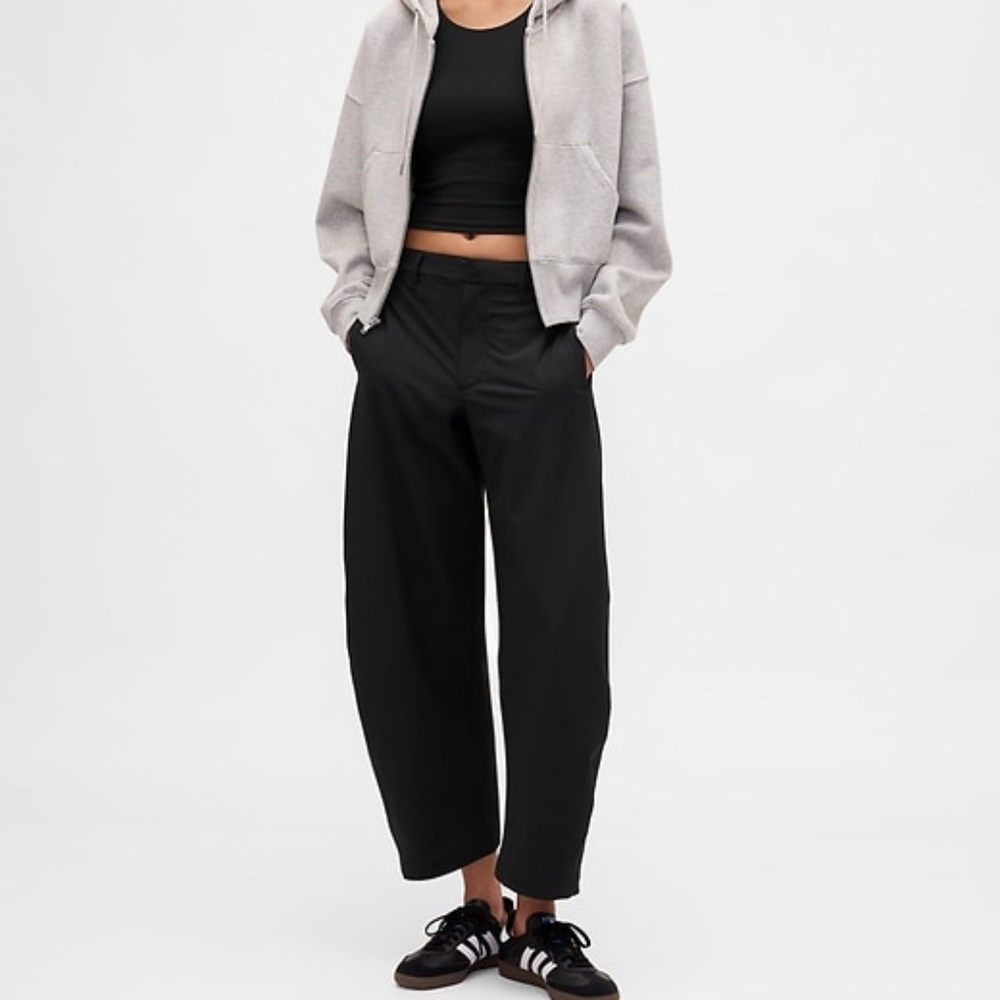 GapFit Mid Rise Lined Runaround Barrel Pants
